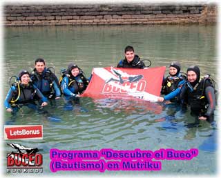 Niña descubriendo el buceo